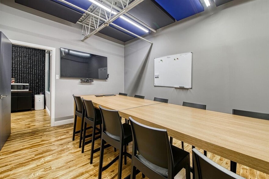 305B Boul Saint-Elzéar O, Laval, QC à louer - Photo intérieure – Image 2 sur 9