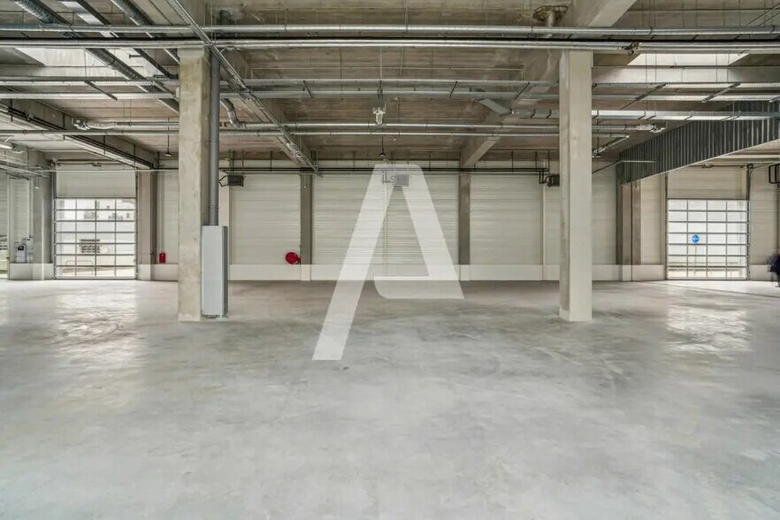 Local d’activités dans Vitry-sur-Seine à louer - Photo de l’immeuble – Image 3 sur 4