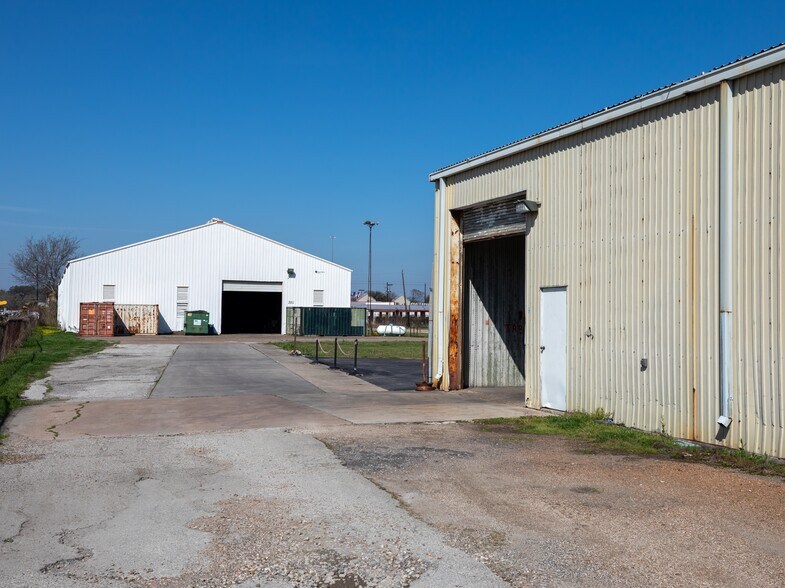 Calhoun Industrial Office Warehouse portefeuille de 2 biens à vendre sur LoopNet.fr - Photo de l’immeuble – Image 3 sur 70