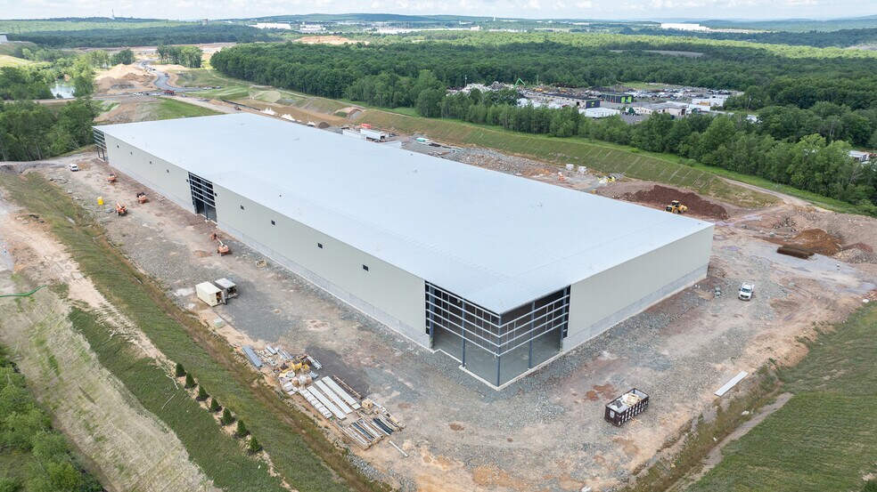 245 Crossroads Boulevard North, Hazle Township, PA à louer - Photo de l’immeuble – Image 2 sur 8