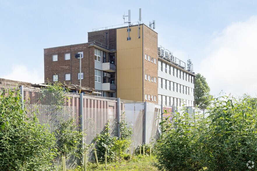 Coldharbour Ln, Rainham à louer - Photo de l’immeuble – Image 1 sur 3