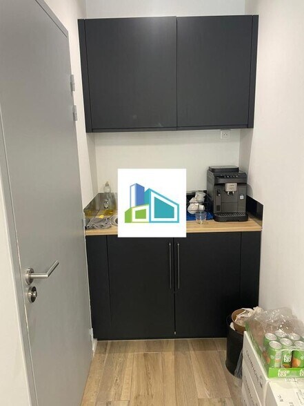 Bureau dans Aubagne à louer - Photo intérieure – Image 2 sur 5