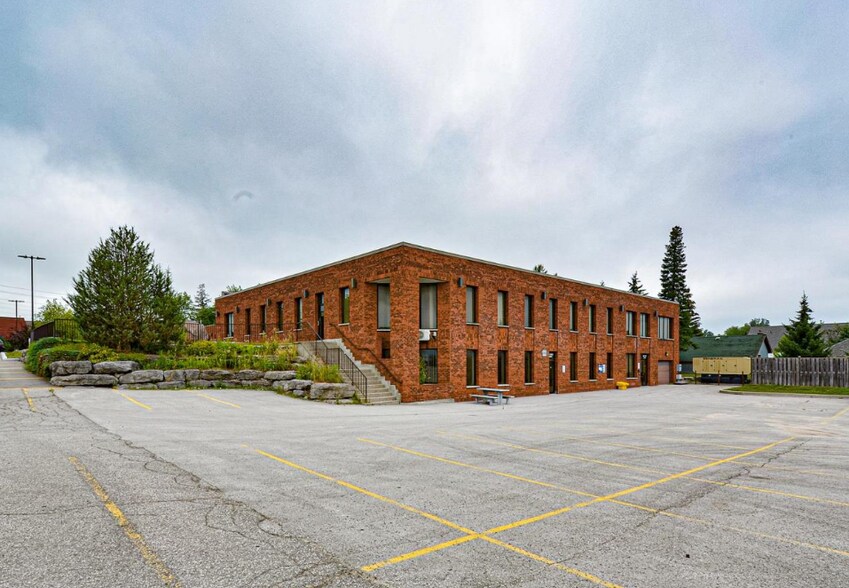 108 Angeline St, Lindsay, ON à louer - Photo de l’immeuble – Image 3 sur 4