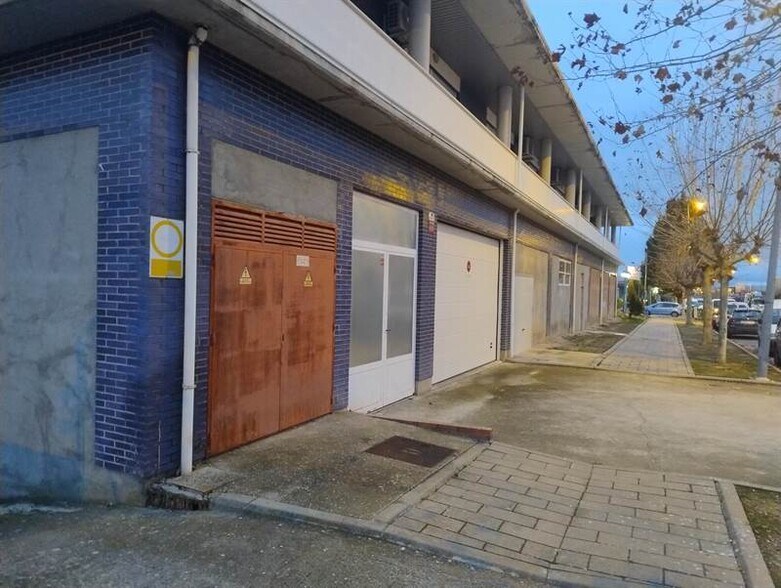 Local commercial dans Cistérniga à vendre - Photo de l’immeuble – Image 3 sur 3