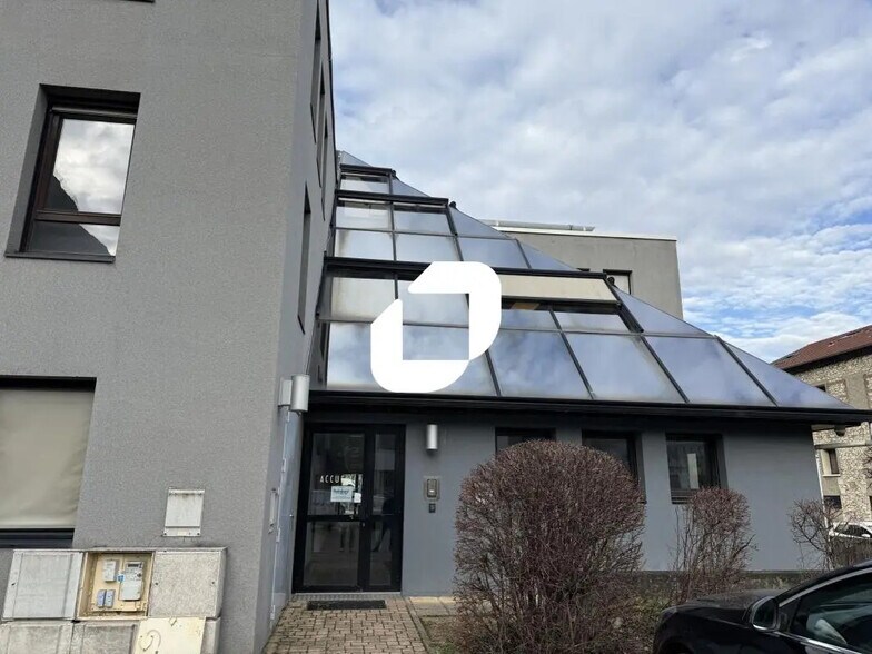 9 Bis Avenue De La Falaise, Sassenage à louer - Photo de l’immeuble – Image 3 sur 9