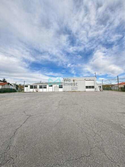 Local d’activités dans Artix à louer - Photo de l’immeuble – Image 3 sur 5