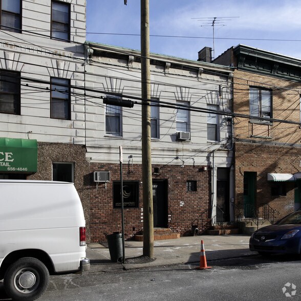 603 Adams St, Hoboken, NJ à louer - Photo de l’immeuble – Image 2 sur 17