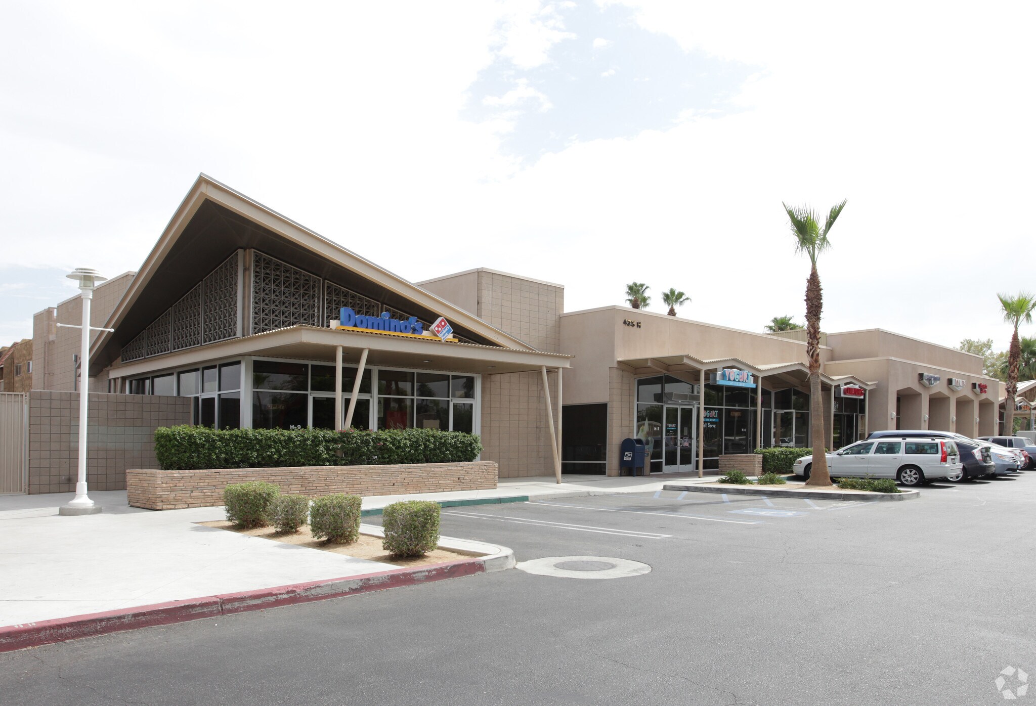 425 S Sunrise Way, Palm Springs, CA à louer Photo principale– Image 1 sur 3
