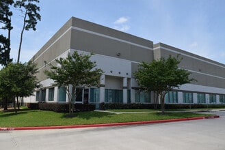 5150 Greens Rd, Houston, TX à louer Photo de l’immeuble– Image 1 sur 6