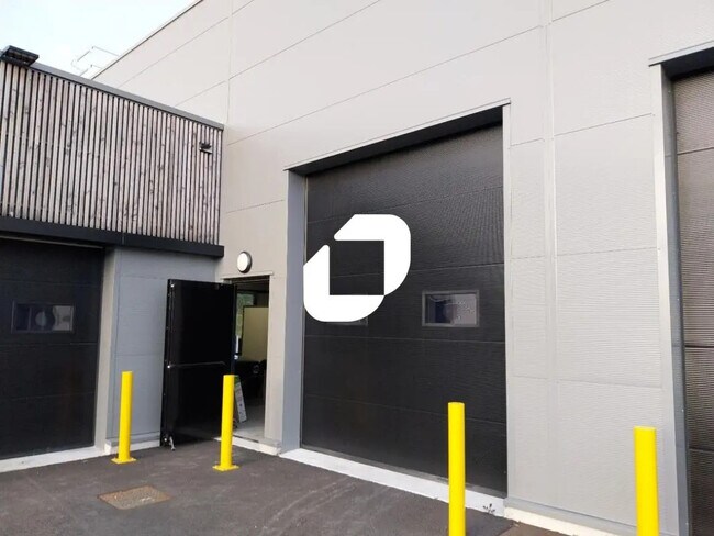 Plus de détails pour Local d'activités à louer