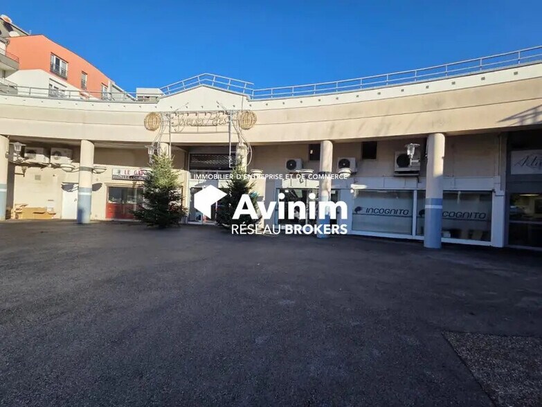 Bureau dans Oyonnax à vendre - Photo de l’immeuble – Image 3 sur 10