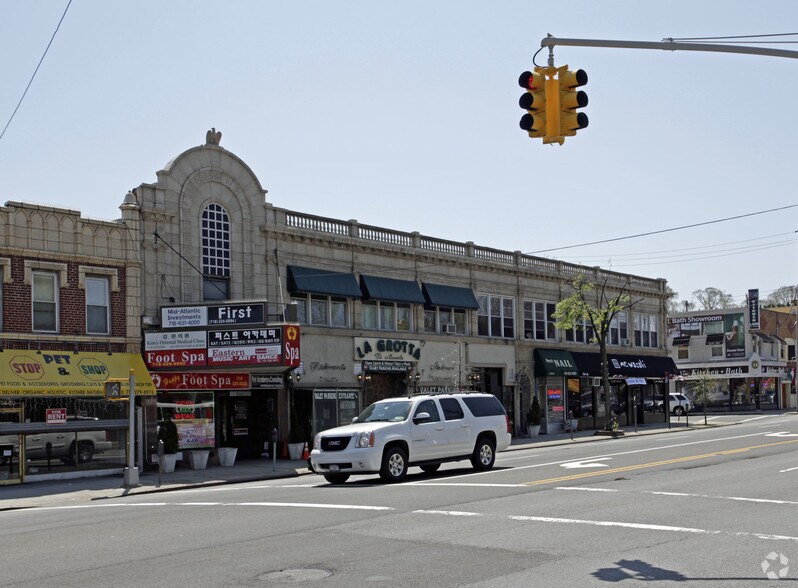 25402 Northern Blvd, Little Neck, NY à louer - Photo de l’immeuble – Image 3 sur 11