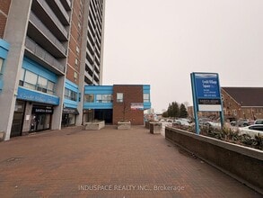 150 Lakeshore Rd W, Mississauga, ON à louer Photo intérieure– Image 2 sur 2