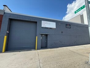 2566 Borough Pl, Woodside, NY à louer Photo intérieure– Image 2 sur 27