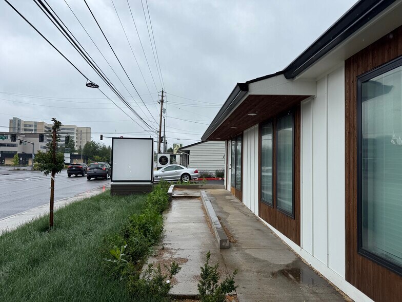 8309 E Mill Plain Blvd, Vancouver, WA à louer - Photo de l’immeuble – Image 2 sur 5