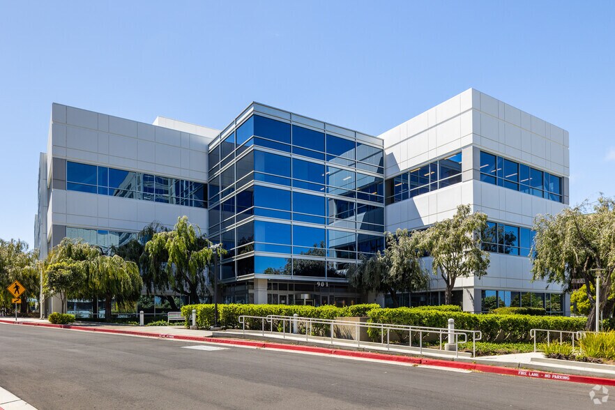 951 Gateway Blvd, South San Francisco, CA à louer - Photo de l’immeuble – Image 2 sur 21