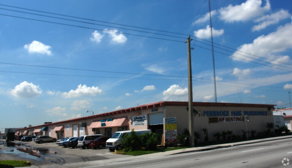 3150 W Pembroke Rd, Hallandale Beach, FL à louer - Photo de l’immeuble – Image 2 sur 4