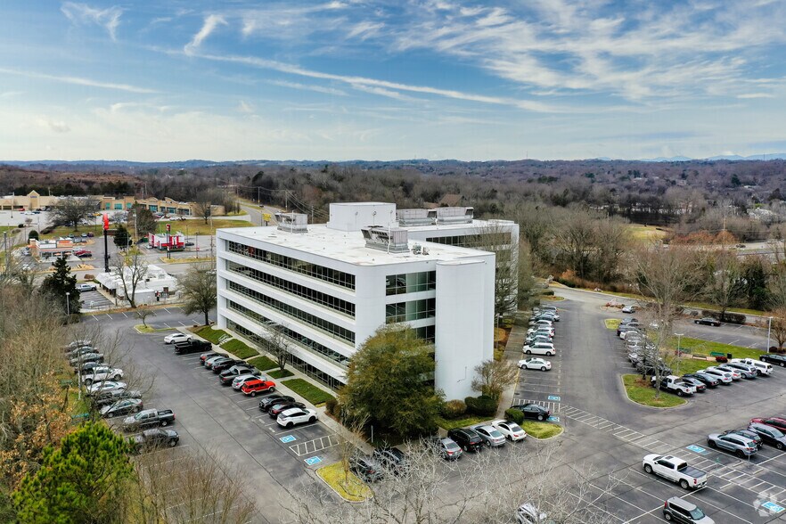 408 N Cedar Bluff Rd, Knoxville, TN à vendre - Photo de l’immeuble – Image 3 sur 5