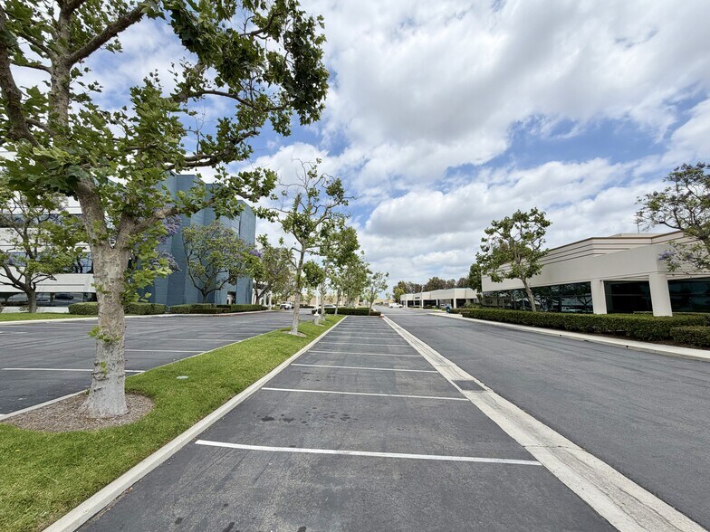 16702-16800 Valley View Ave, La Mirada, CA à louer - Photo de l’immeuble – Image 2 sur 22