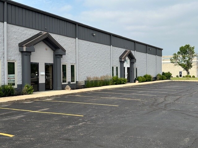 30-52 E Belmont Dr, Romeoville, IL à louer - Photo de l’immeuble – Image 2 sur 4
