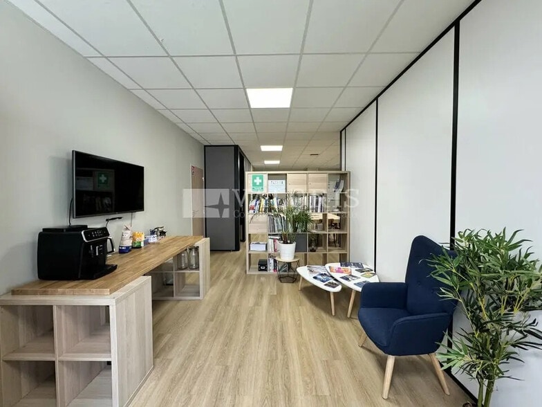 Bureau dans Villeurbanne à louer - Photo de l’immeuble – Image 1 sur 13