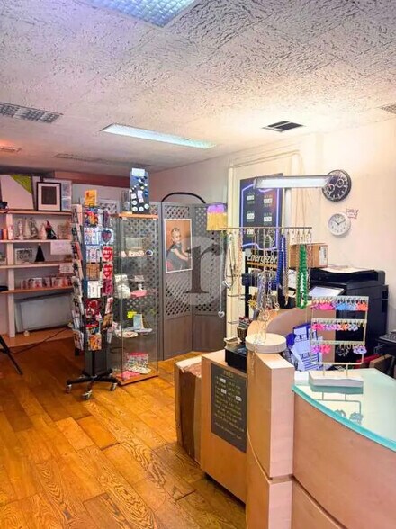 Local commercial dans La Madeleine à vendre - Photo intérieure – Image 3 sur 4