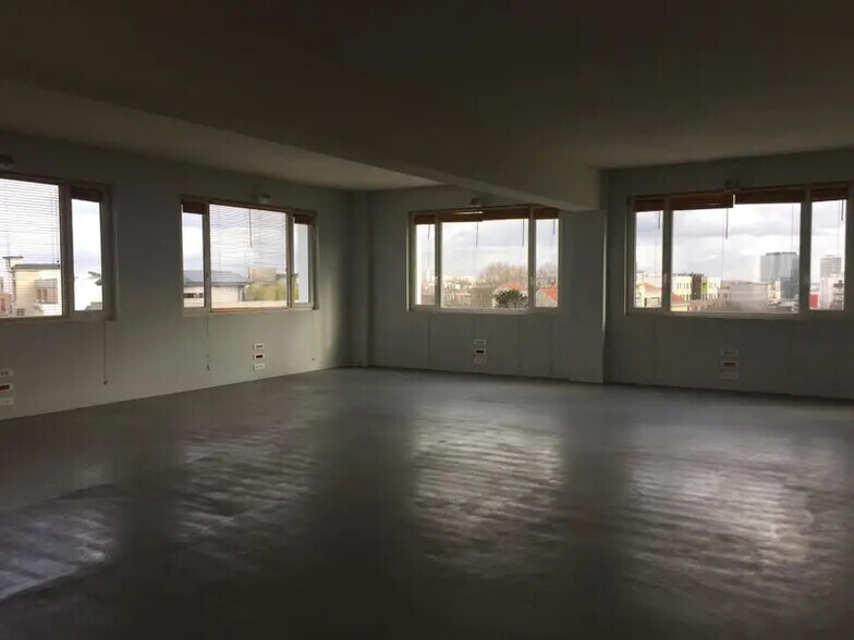 Bureau dans Montreuil à louer - Photo de l’immeuble – Image 2 sur 16