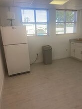 5901 NW 151st St, Miami Lakes, FL à louer Photo de l’immeuble– Image 2 sur 14