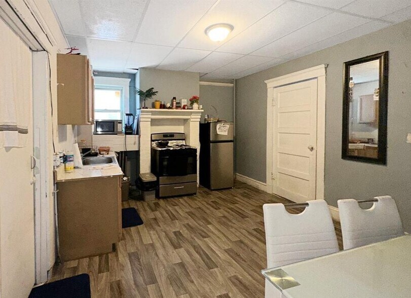 163 Livingston Ave, New Brunswick, NJ à vendre - Photo intérieure – Image 3 sur 13