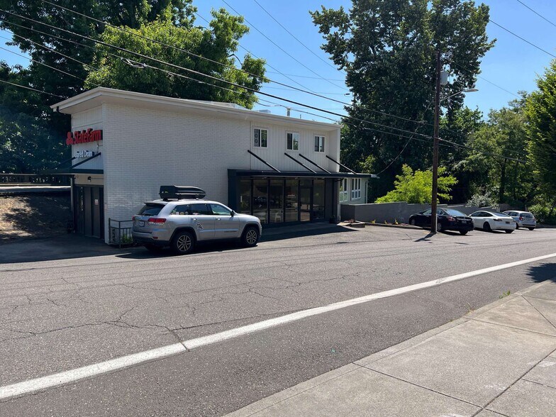8283 SW Barbur Blvd, Portland, OR à vendre - Photo de l’immeuble – Image 1 sur 14