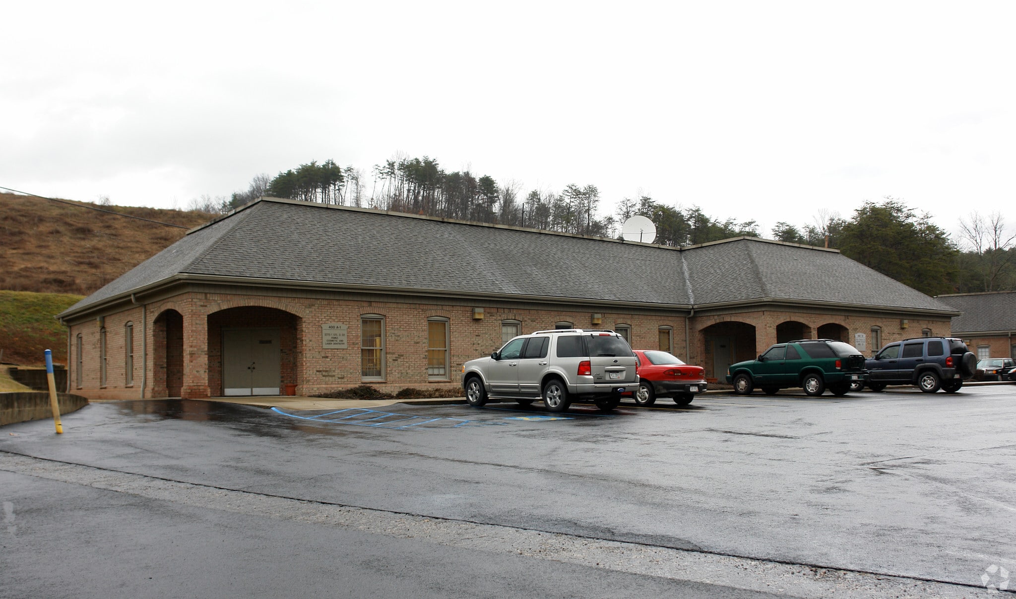 400 Prestige Park Dr, Hurricane, WV à louer Photo principale– Image 1 sur 9