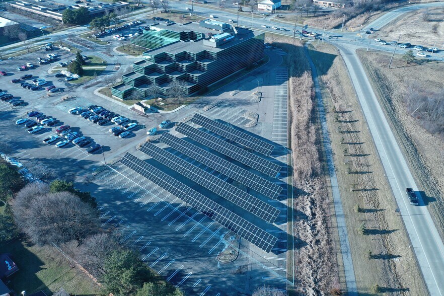 38777 W 6 Mile Rd, Livonia, MI à louer - Photo de l’immeuble – Image 2 sur 16