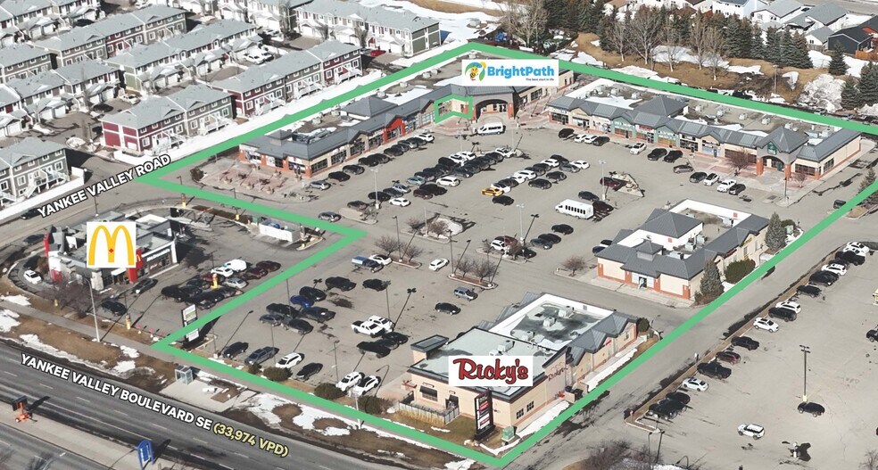 960 Yankee Valley Blvd SE, Airdrie, AB à louer - Aérien – Image 2 sur 9