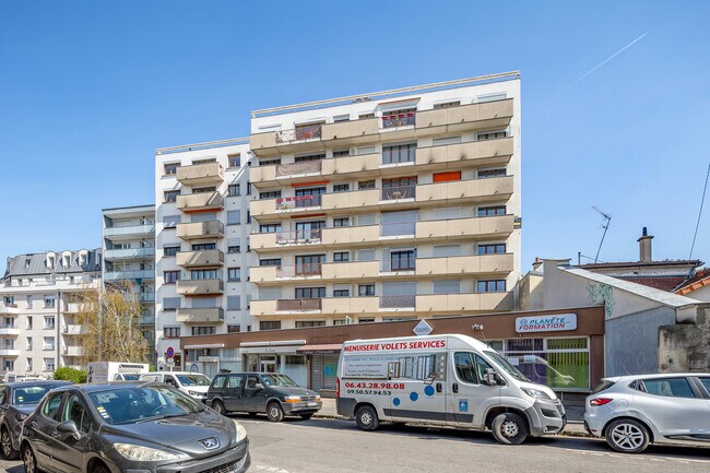 Plus de détails pour 59 Rue Du Général Leclerc, Le Kremlin-Bicêtre - Logement à vendre