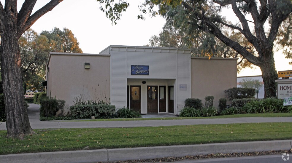 1470 W 9th St, Upland, CA à louer - Photo de l’immeuble – Image 1 sur 13