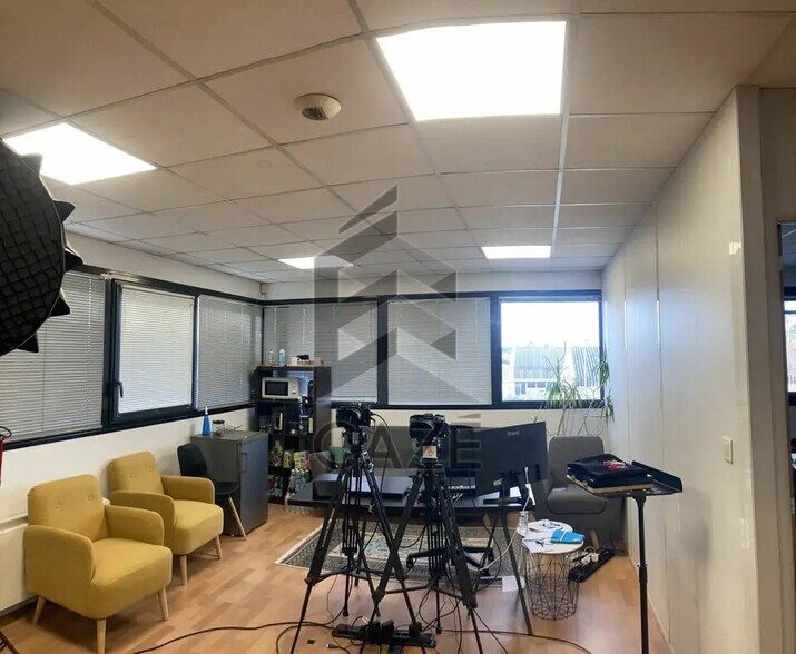 Bureau dans Canéjan à louer - Photo de l’immeuble – Image 3 sur 3