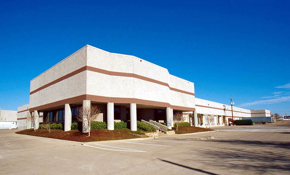 3951 La Reunion Pky, Dallas, TX à louer - Photo principale – Image 1 sur 2