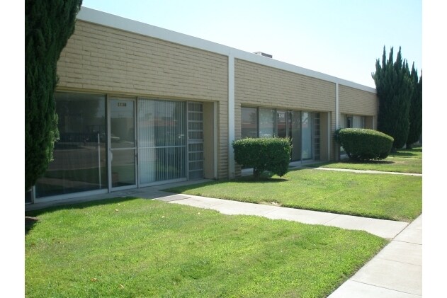 1136-1210 W Collins Ave, Orange, CA à louer Photo principale– Image 1 sur 4