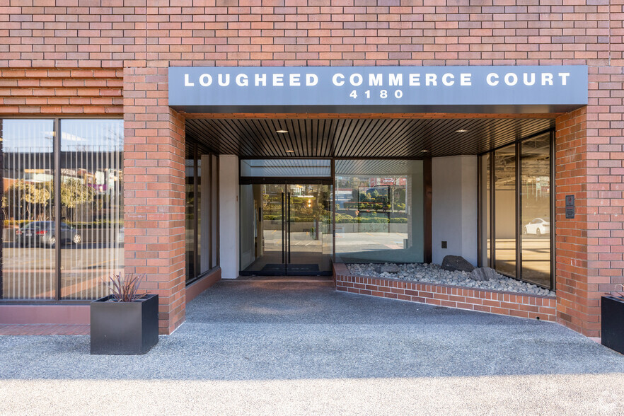 4112 Lougheed Hwy, Burnaby, BC à louer - Photo de l’immeuble – Image 2 sur 6