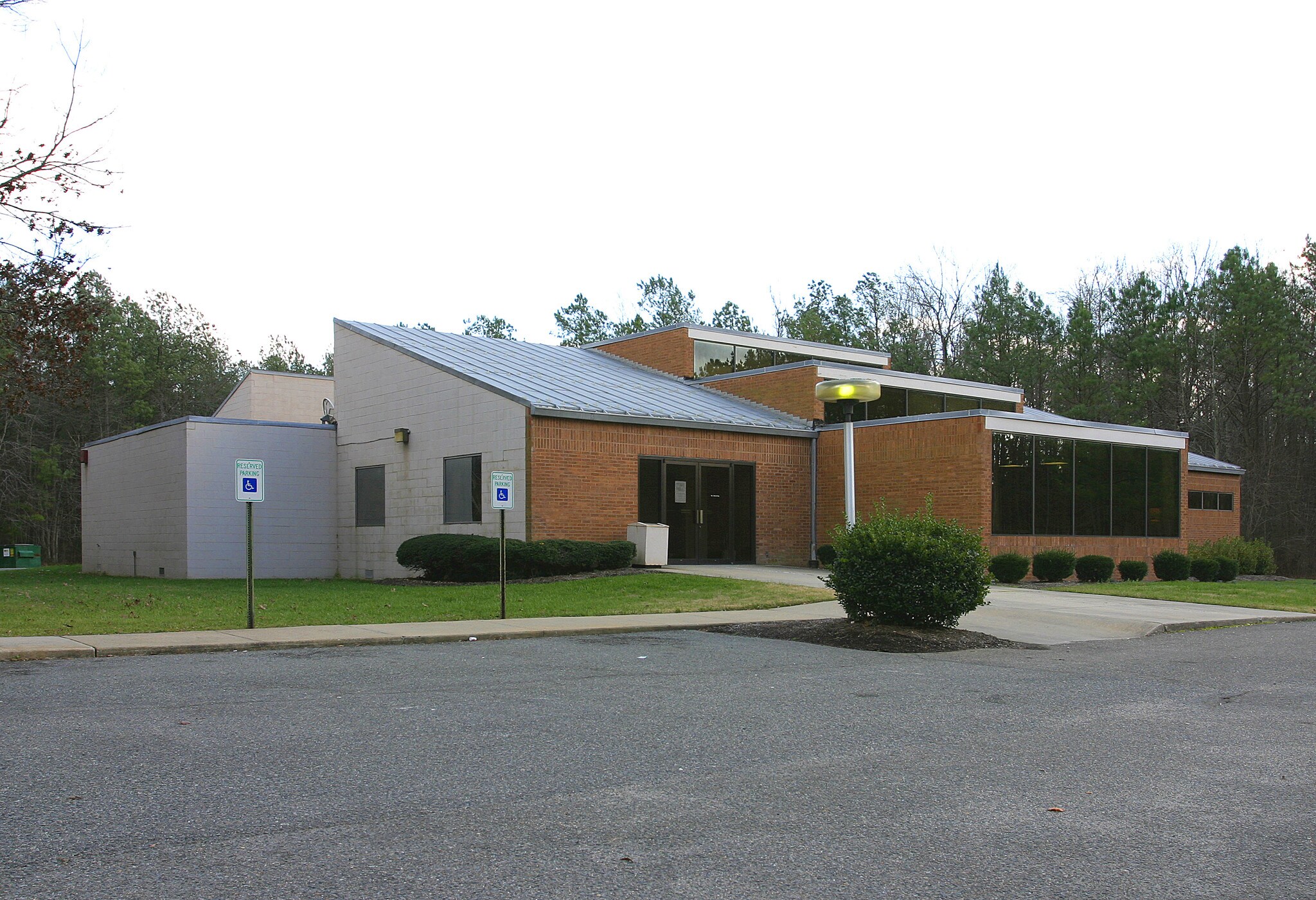 635 N Washington Hwy, Ashland, VA à louer Photo de l’immeuble– Image 1 sur 2