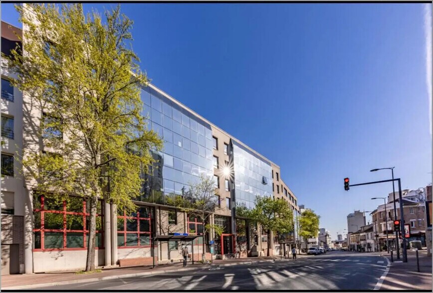 Bureau dans Issy-les-Moulineaux à vendre - Photo de l’immeuble – Image 1 sur 11