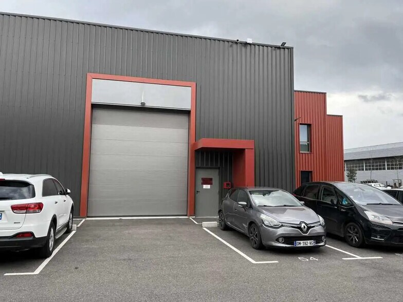 Bureau dans Chassieu à louer - Photo de l’immeuble – Image 2 sur 16