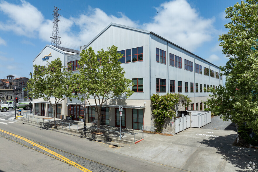 201 1st St, Petaluma, CA à louer - Photo de l’immeuble – Image 2 sur 5