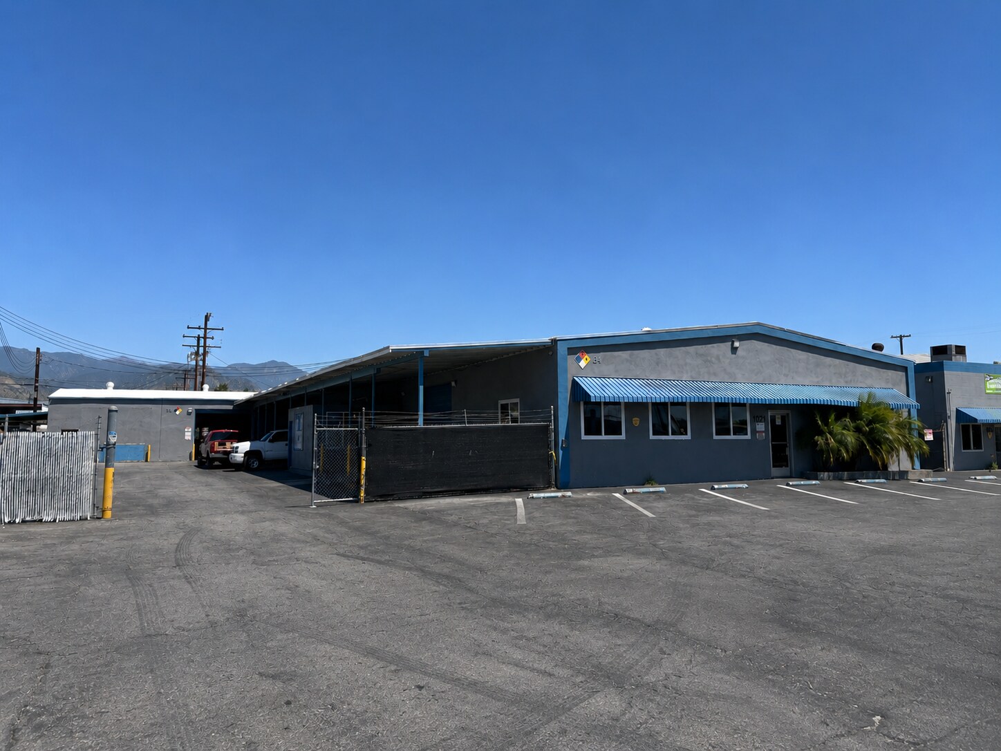1021 W Kirkwall Rd, Azusa, CA à louer Photo de l’immeuble– Image 1 sur 4