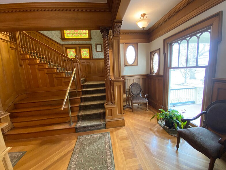 1838 Elm St, Manchester, NH à vendre - Photo de l’immeuble – Image 3 sur 7