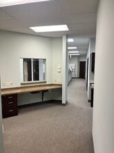 26110 Emery Rd, Warrensville Heights, OH à louer Photo intérieure– Image 2 sur 3