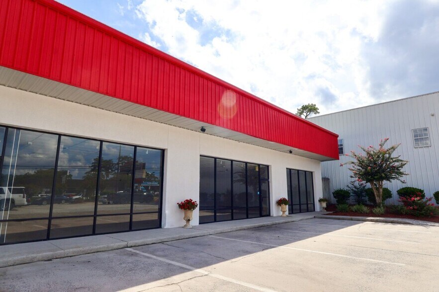 111 W Derenne Ave, Savannah, GA à louer - Photo de l’immeuble – Image 3 sur 5