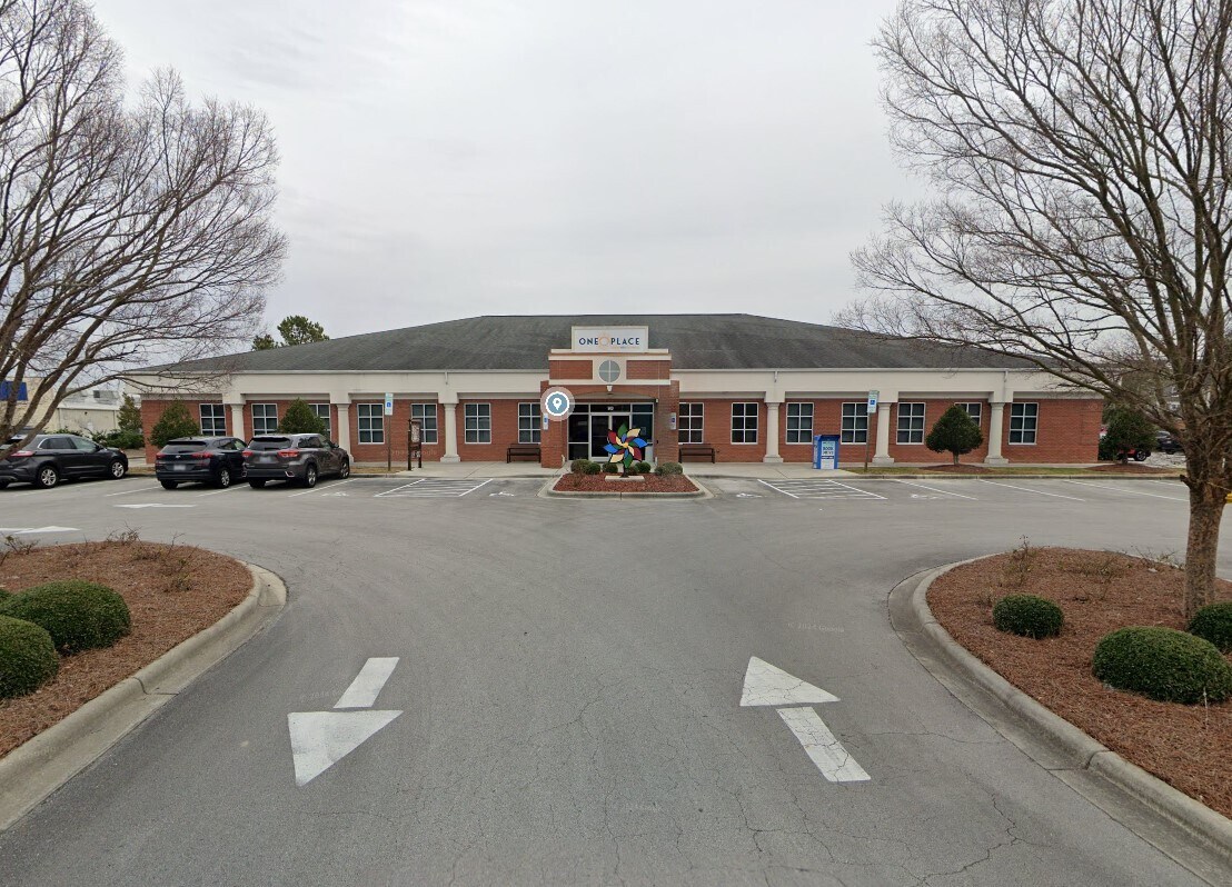 900 Dennis Rd, Jacksonville, NC à vendre Photo principale– Image 1 sur 4