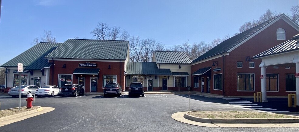 834 S King St, Leesburg, VA à louer - Photo de l’immeuble – Image 2 sur 2