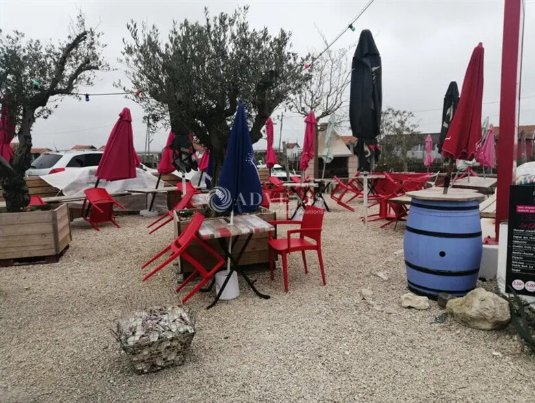 Local commercial dans La Tremblade à vendre - Photo de l’immeuble – Image 2 sur 6